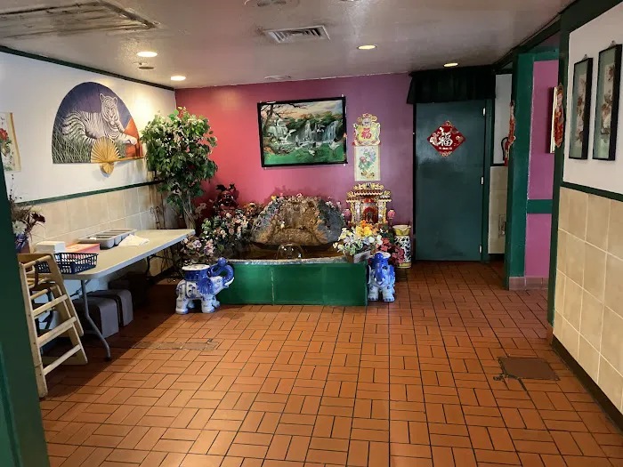 La Choi's Noodle Parlor 6