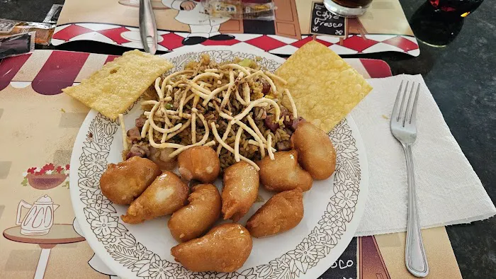 El Cantones Chinese Restaurant 8