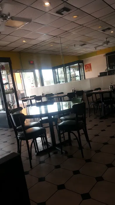El Cantones Chinese Restaurant 9