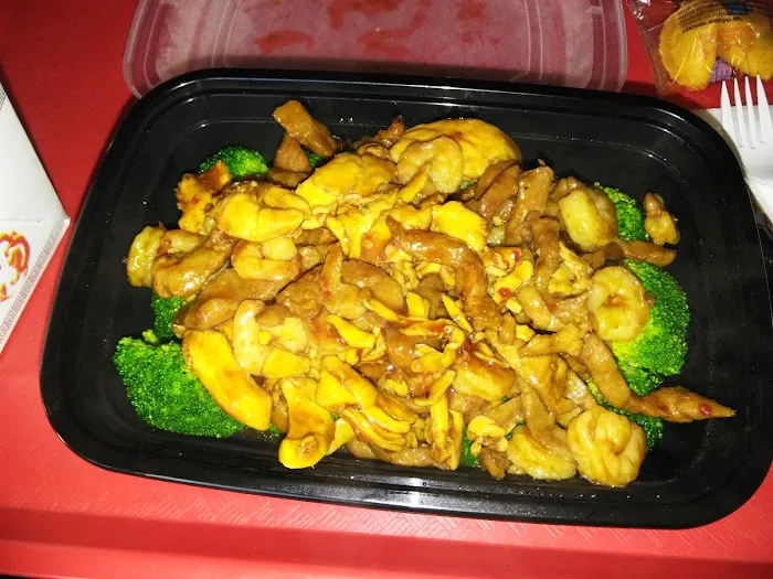 Moon House Chinese Restaurant 10