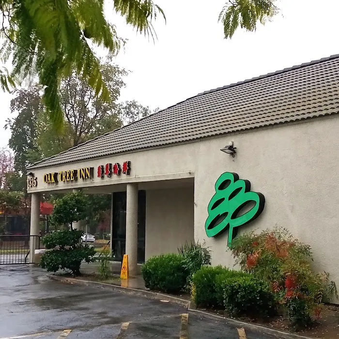 Oak Tree Inn 4