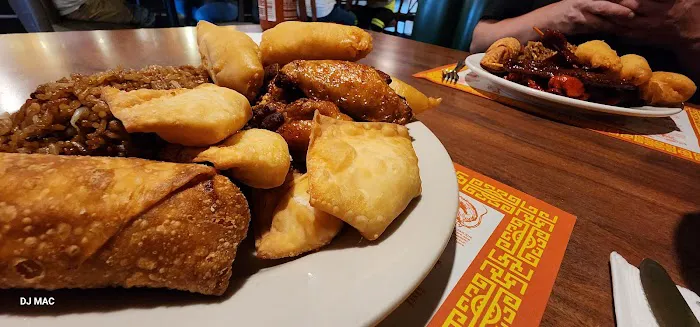 Betty’s Pub & Chinese Restaurant 美玲 6