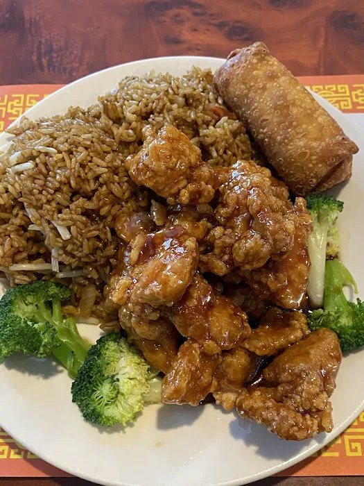 Betty’s Pub & Chinese Restaurant 美玲 8
