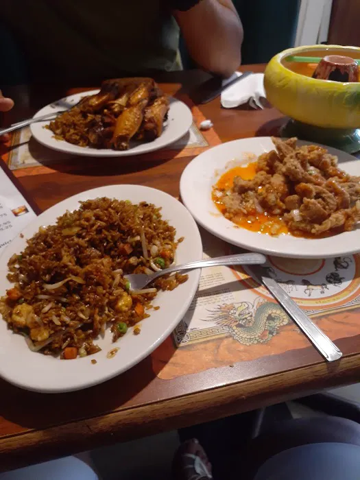 Betty’s Pub & Chinese Restaurant 美玲 3