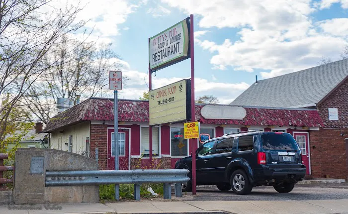 Betty’s Pub & Chinese Restaurant 美玲 10