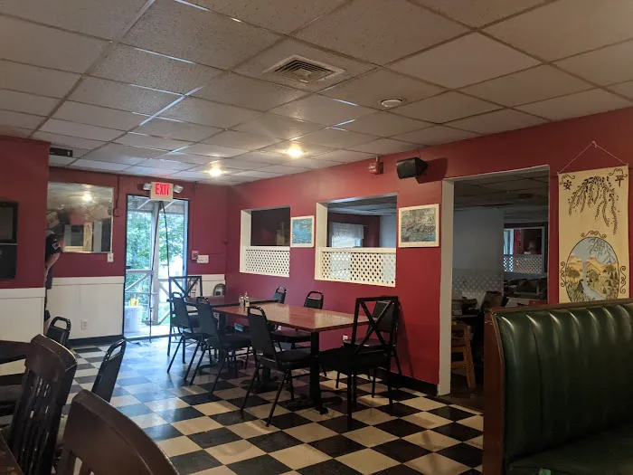 Betty’s Pub & Chinese Restaurant 美玲 7