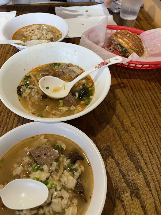Lili's Restaurant 4