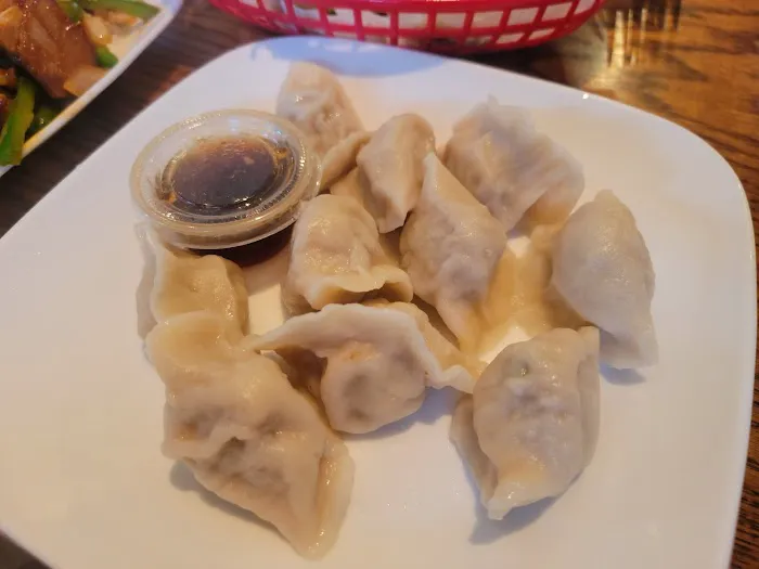 Lili's Restaurant 7