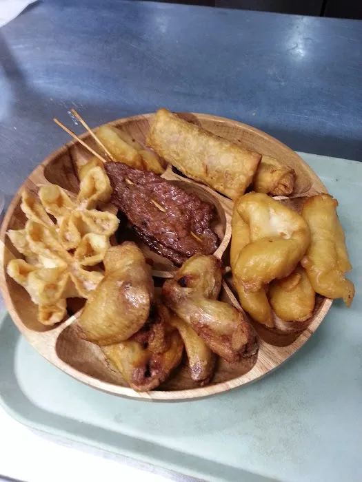 Xin's Chinese Restaurant & Dragon Lounge 8