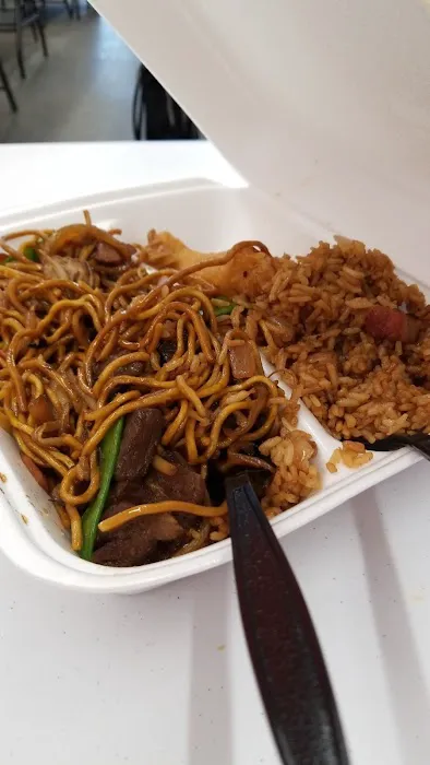 Xin's Chinese Restaurant & Dragon Lounge 6