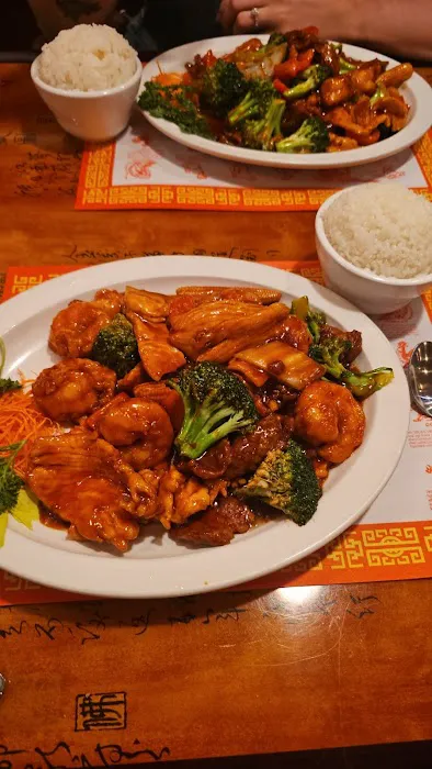 Shanghai Tokyo Chinese Restaurant & Sushi Bar 4