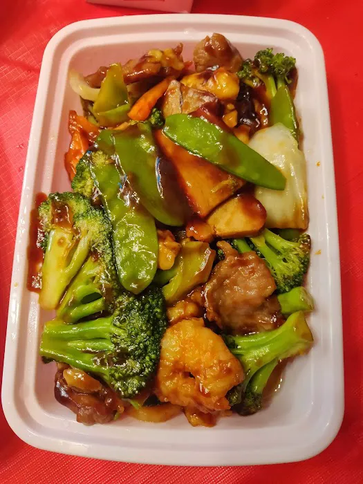 Maggie's China Inn 8