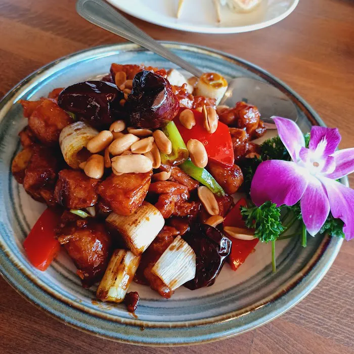 Kue's Chinese Kitchen and Bar 10