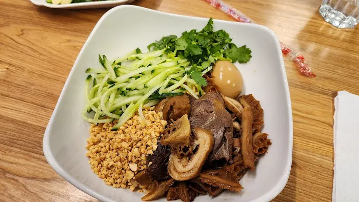 JiBeiChuan Noodle House 季北川花胶鸡米粉 7
