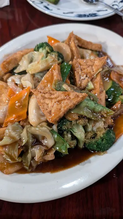 J & M Chinese Restaurant 4