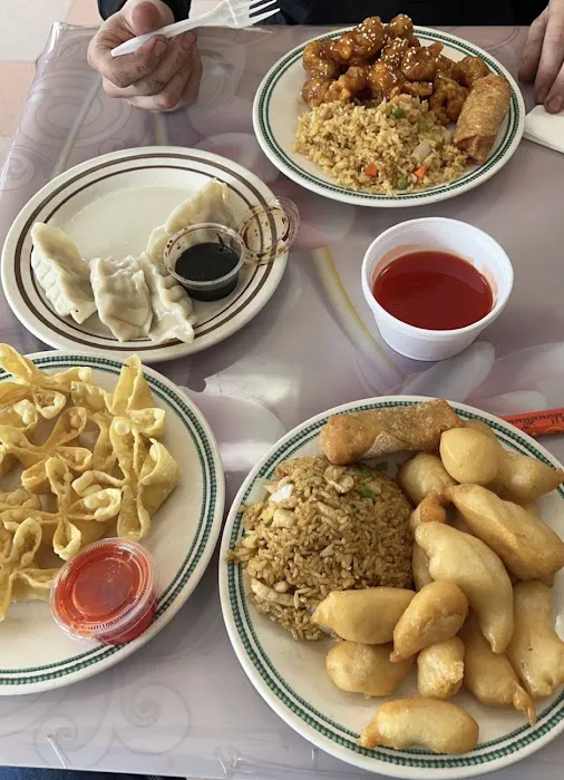 Lucky Dragon Chinese Restaurant 1