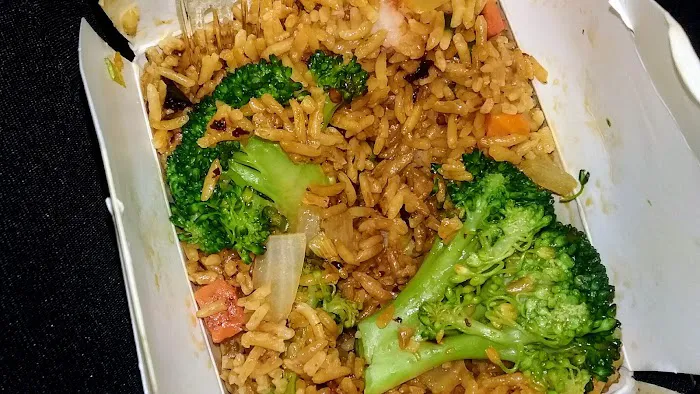 WOK & ROLL CHINESE RESTAURANT 8