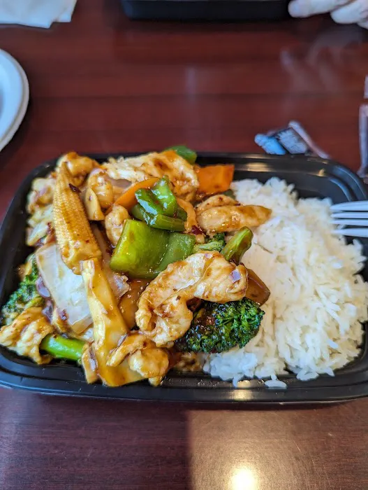 WOK & ROLL CHINESE RESTAURANT 4
