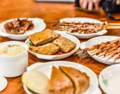 What Food Do Chinese People Eat? Exploring Traditional and Regional Chinese Cuisine