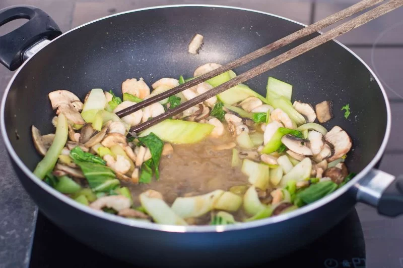 The Role of Cornstarch in Chinese Cooking: Thickening Sauces and Tenderizing Meats
