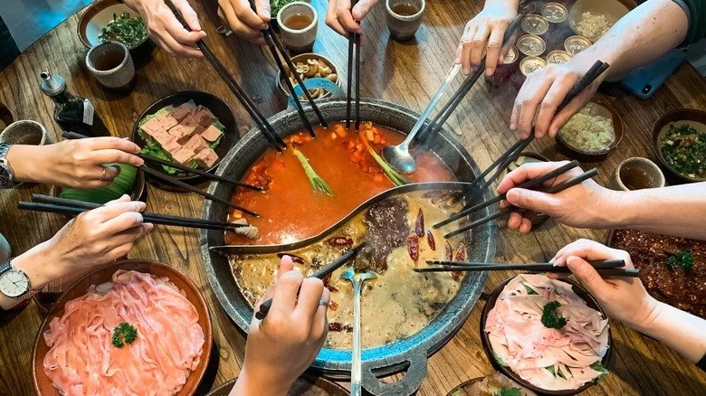 Your Guide to Chinese Hot Pot: How to Enjoy This Communal Dining Experience with Friends and Family