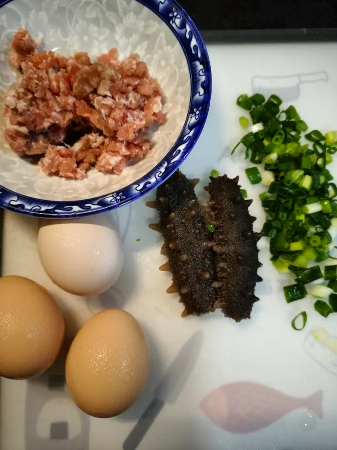 Steamed egg custard with minced meat and sea cucumber step 0