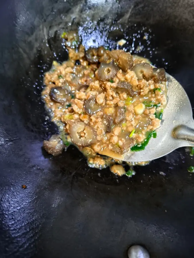 Steamed egg custard with minced meat and sea cucumber step 0