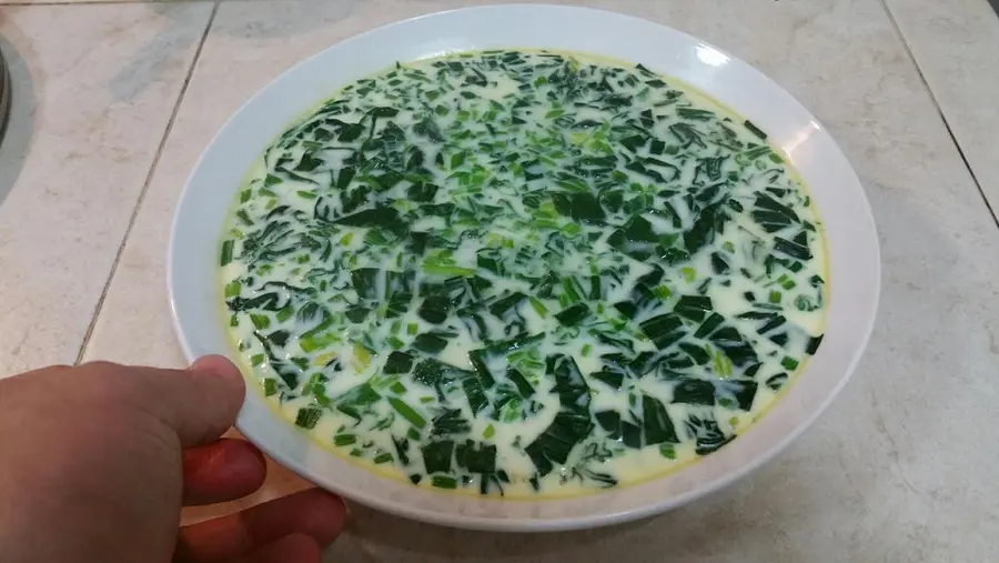 Steamed eggs with spinach and shrimp step 0