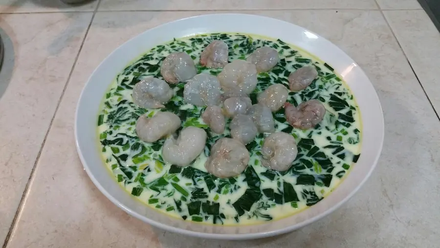 Steamed eggs with spinach and shrimp step 0