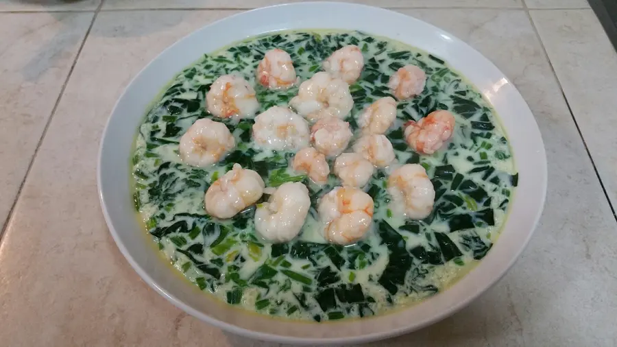 Steamed eggs with spinach and shrimp step 0