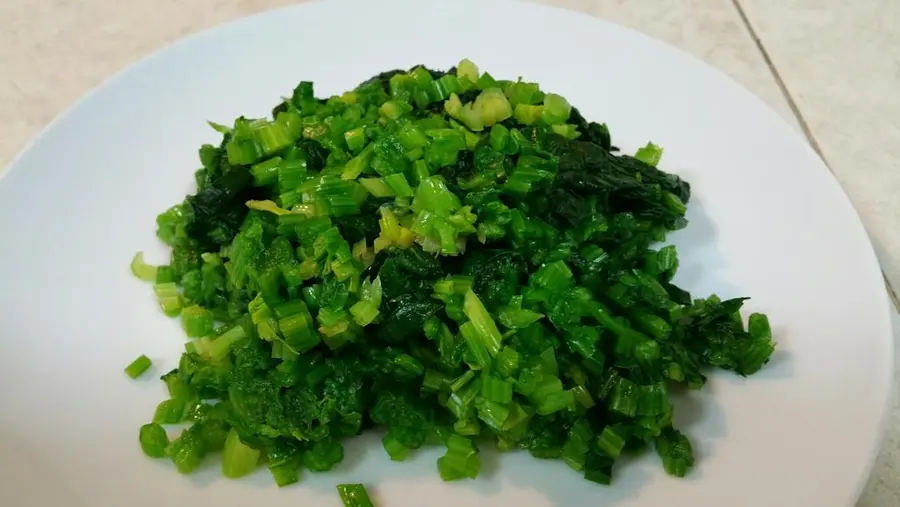 Steamed eggs with spinach and shrimp step 0