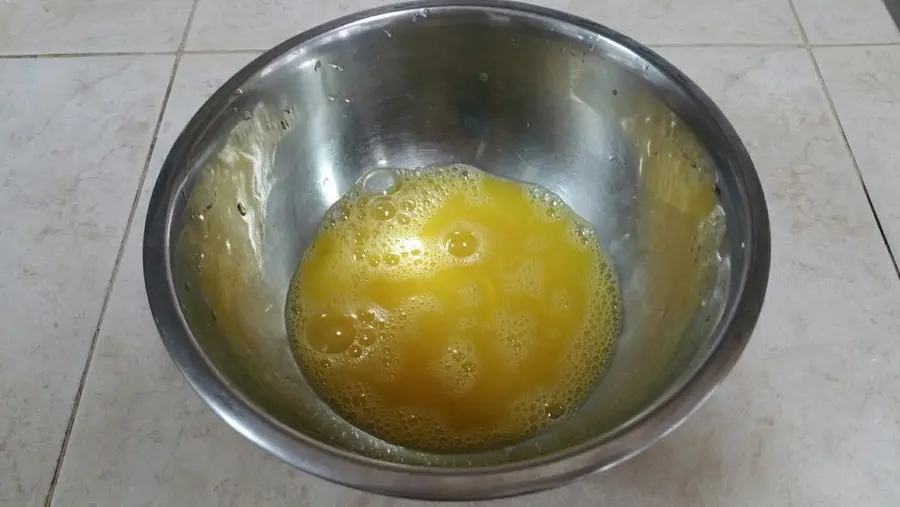 Steamed eggs with spinach and shrimp step 0