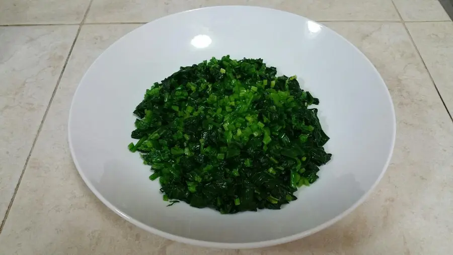 Steamed eggs with spinach and shrimp step 0