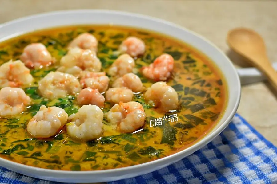 Steamed eggs with spinach and shrimp