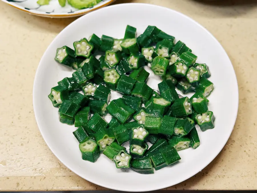 Low-calorie, high-protein Japanese-style okra crab fillet steamed egg step 0