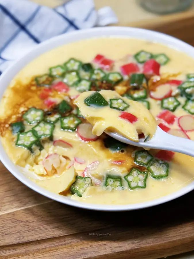 Low-calorie, high-protein Japanese-style okra crab fillet steamed egg step 0