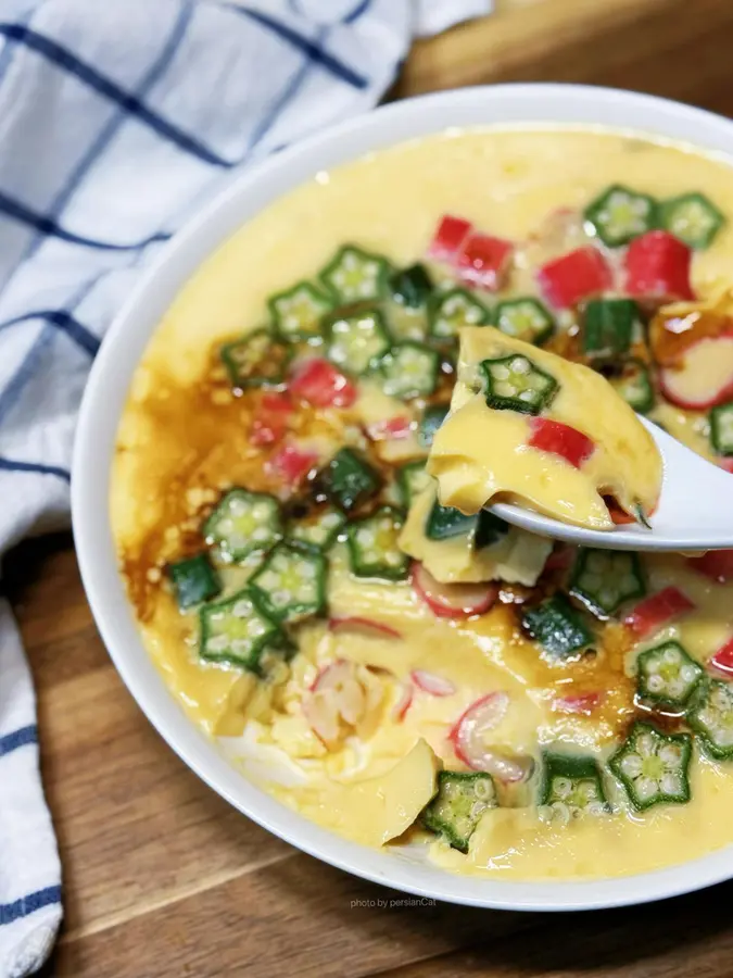 Low-calorie, high-protein Japanese-style okra crab fillet steamed egg step 0