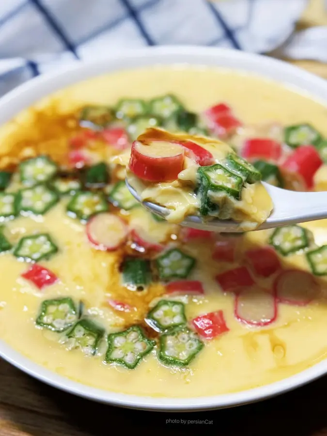 Low-calorie, high-protein Japanese-style okra crab fillet steamed egg step 0