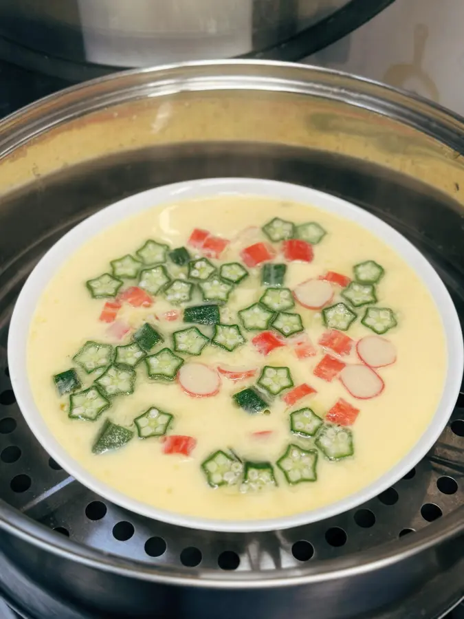 Low-calorie, high-protein Japanese-style okra crab fillet steamed egg step 0