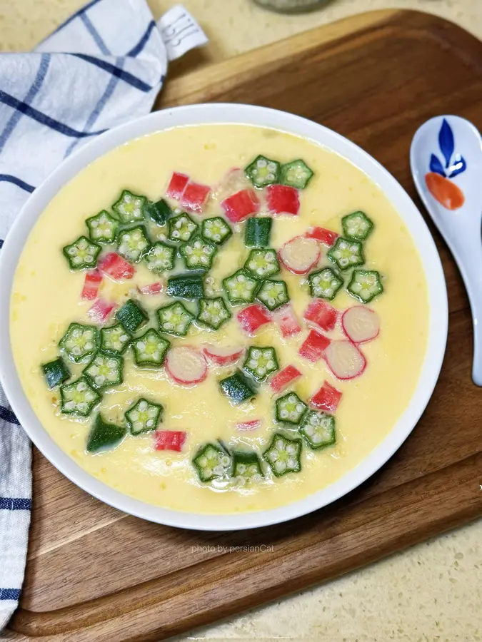 Low-calorie, high-protein Japanese-style okra crab fillet steamed egg step 0