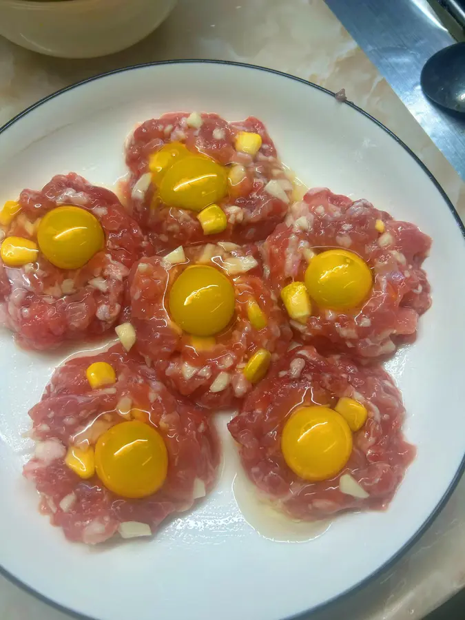 Steamed eggs with minced meat step 0