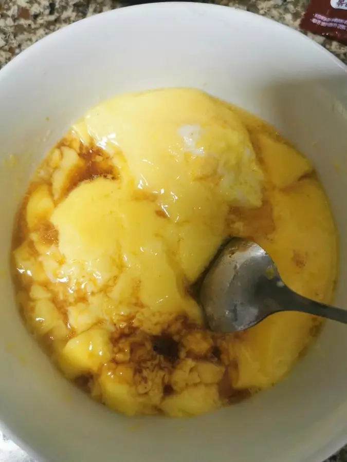 Quickly steam the custard in the microwave step 0