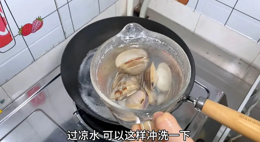 Steamed eggs with clams are extremely tender step 0