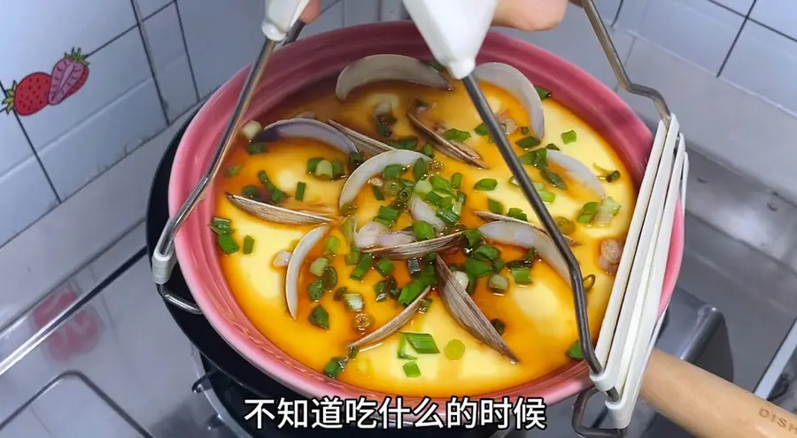 Steamed eggs with clams are extremely tender step 0