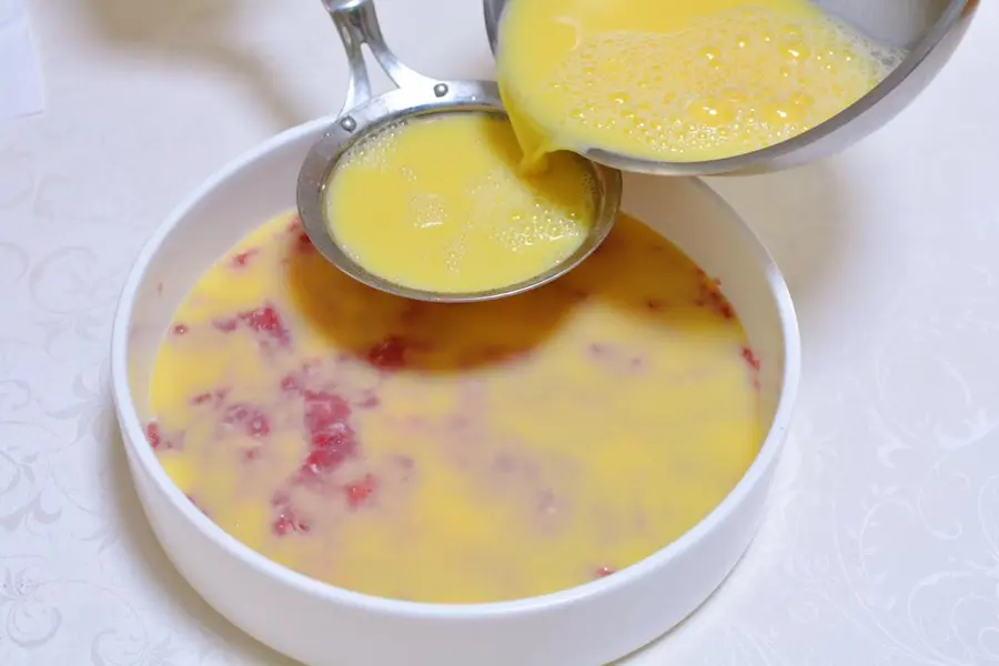 Steamed eggs with whitebait step 0