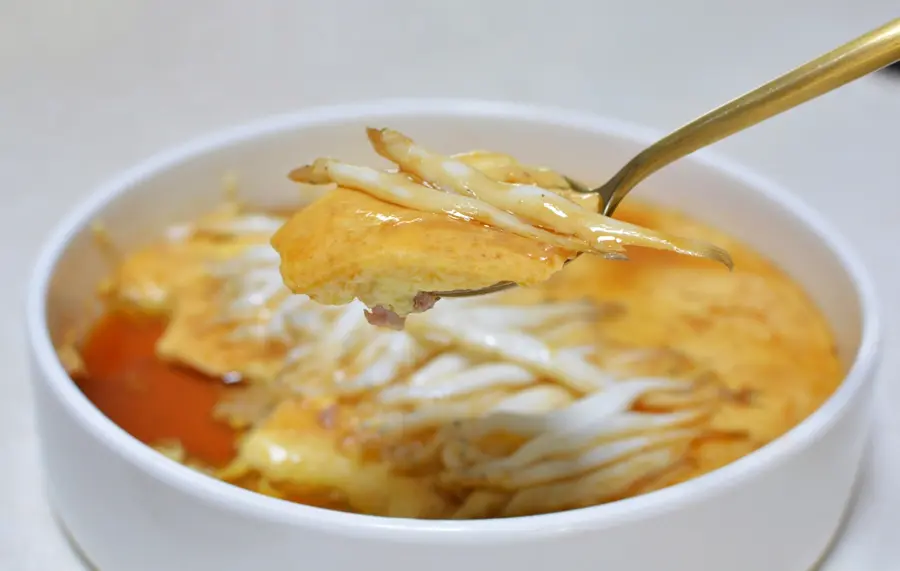 Steamed eggs with whitebait step 0