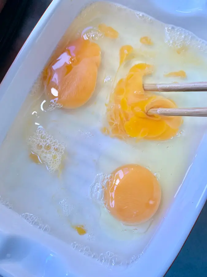 Quick-handed, tender microwave egg custard step 0