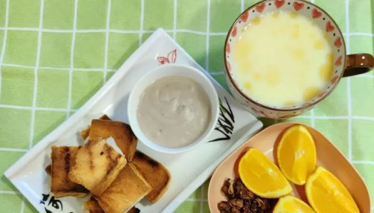 Today's breakfast: steamed eggs with seaweed and meat foam, egg tea, toast with taro puree, fruit and nut platter