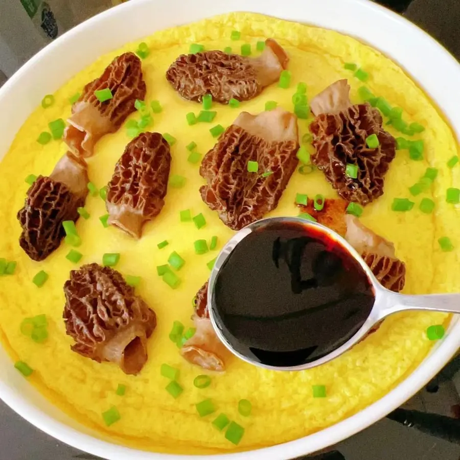 Steamed egg custard with wild morels step 0