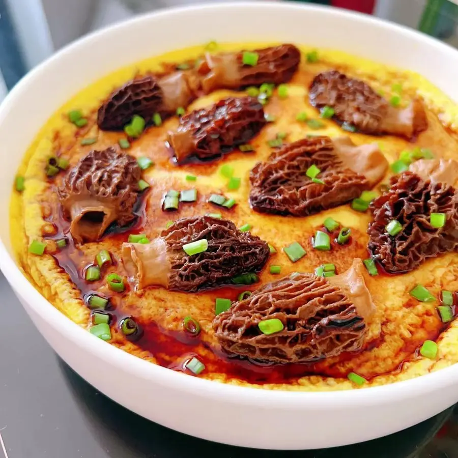 Steamed egg custard with wild morels step 0